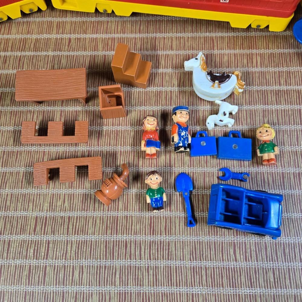 VINTAGE 1975 IDEAL THINK & LEARN LIVE-IN TRAIN w/MacMAGNET MAGNETIC FAMILY w/Box - Picture 8 of 16